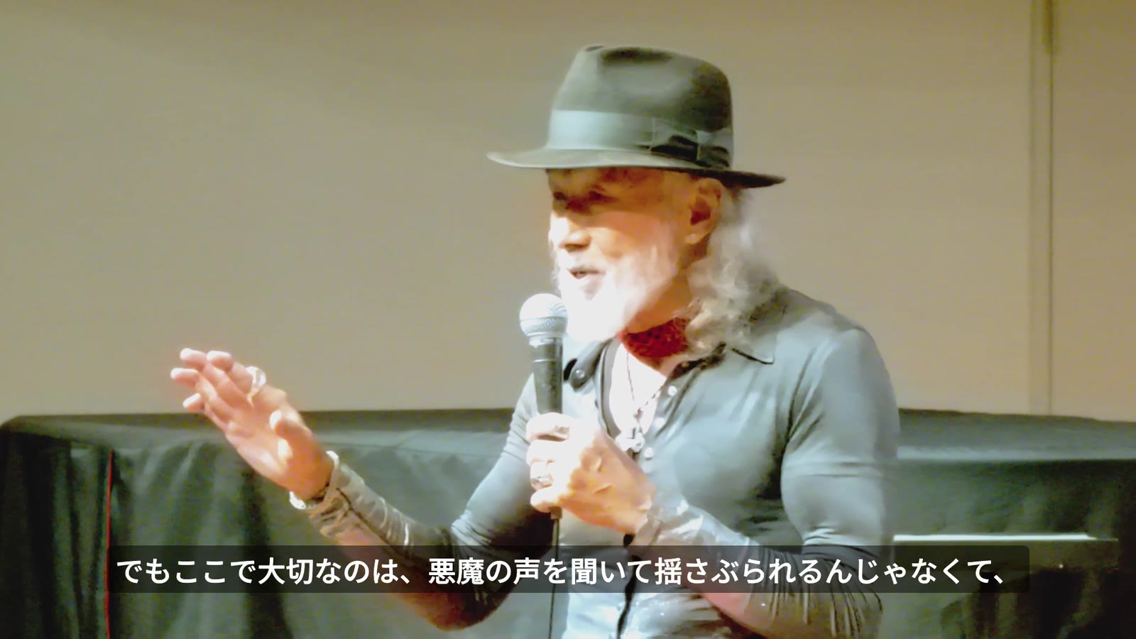 悪魔の責める声と罪責感について語るアーサー・ホーランド