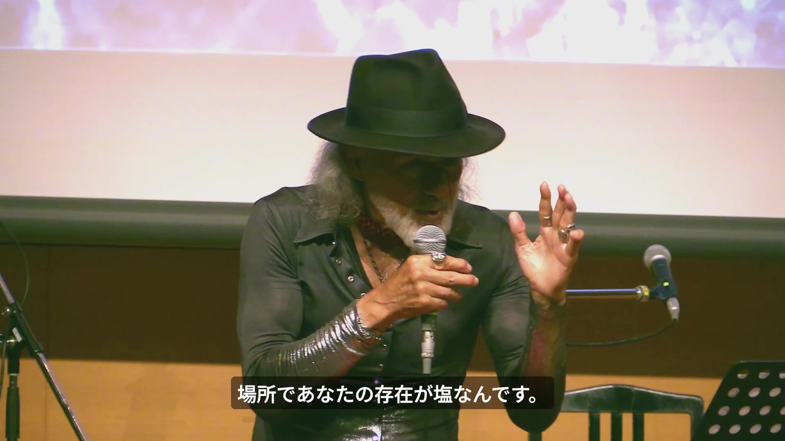 今置かれている場所で塩と光になると語るアーサー・ホーランド