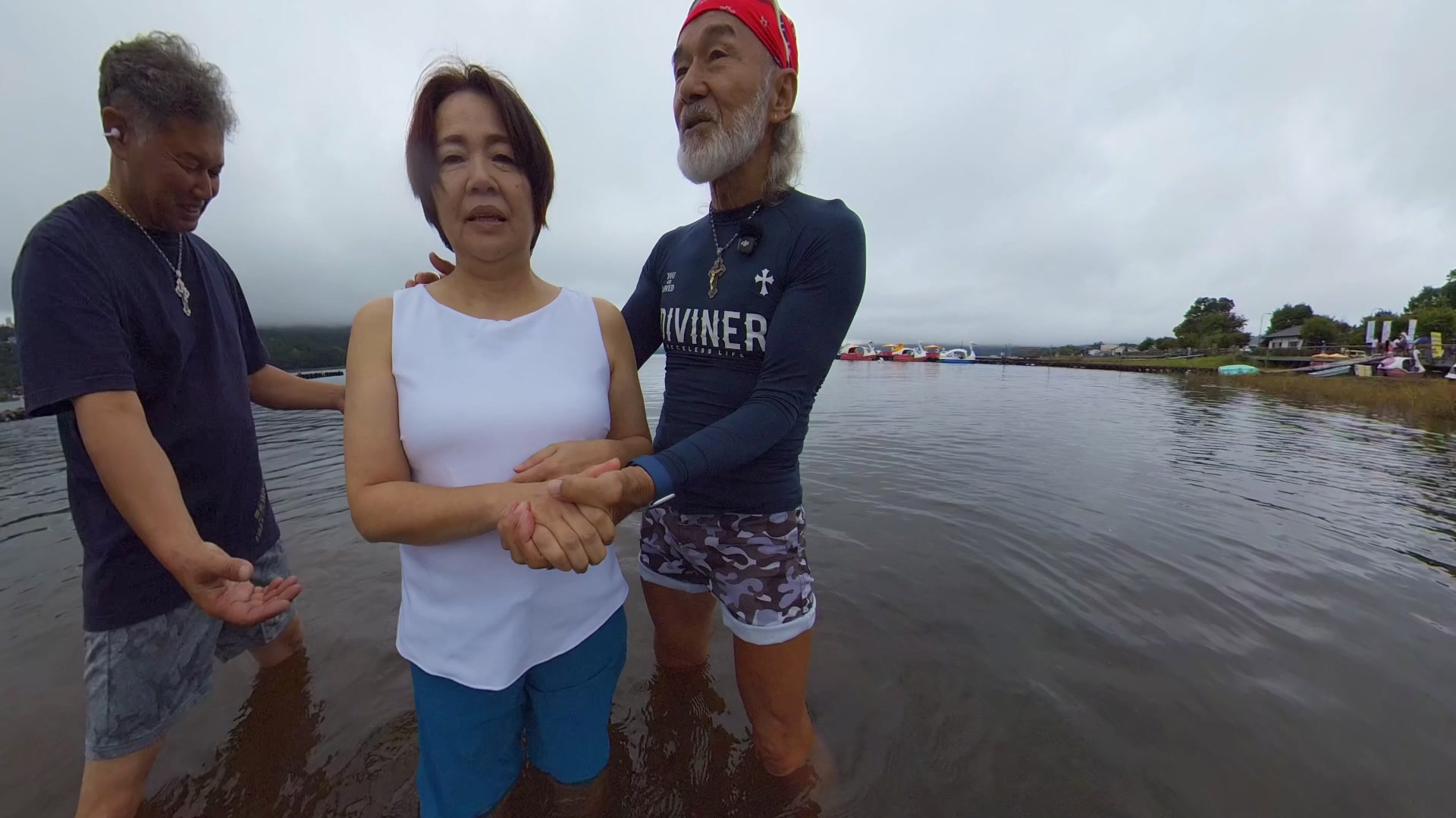 マキさんの洗礼。念願の日を、岸辺の仲間たちも共に喜んだ。