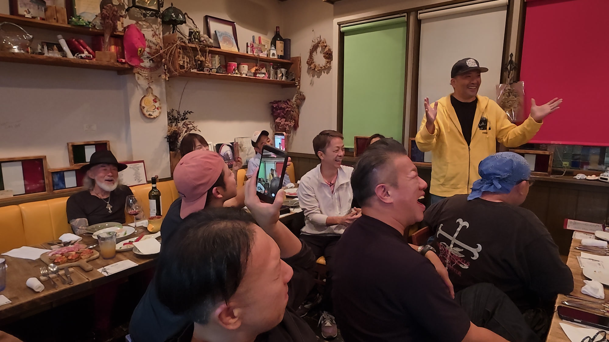 克成さんが語った、十一年前の電話から続く道。聞く側にも、笑いと驚きが広がった。