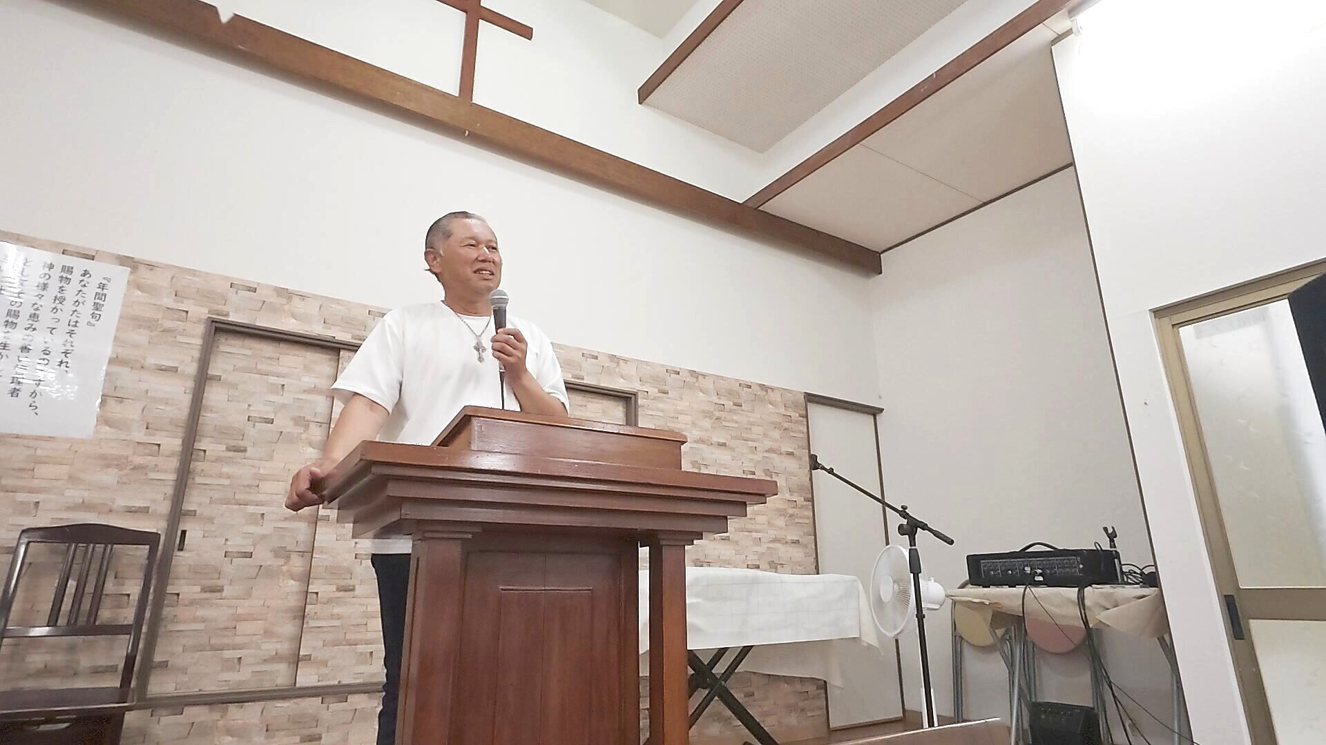 五島キリスト教会で証しを語る後藤さん
